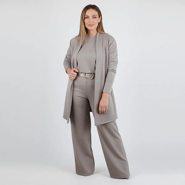 Karina – Elegant 3-Piece Stretch Set