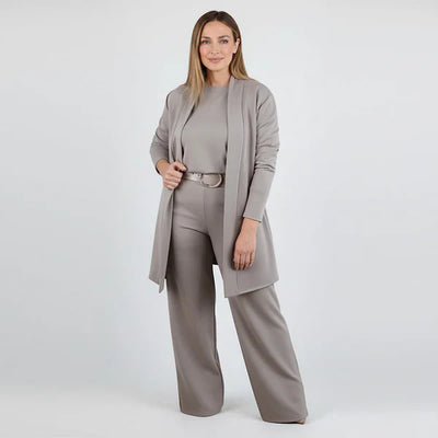 Karina – Elegant 3-Piece Stretch Set